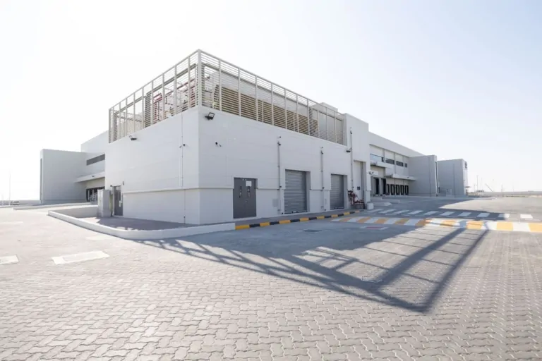 Group AMANA has been awarded the construction of the Almarai Logistics and Office Facility in ICAD 3, Abu Dhabi, a 52,000 sqm development designed to support Almarai's growing logistics and distribution operations. The facility will feature advanced warehousing, cold storage, and office spaces, incorporating pre-engineered steel structures, refrigeration systems, modern fire protection solutions, EV charging stations, and integrated smart building technologies.